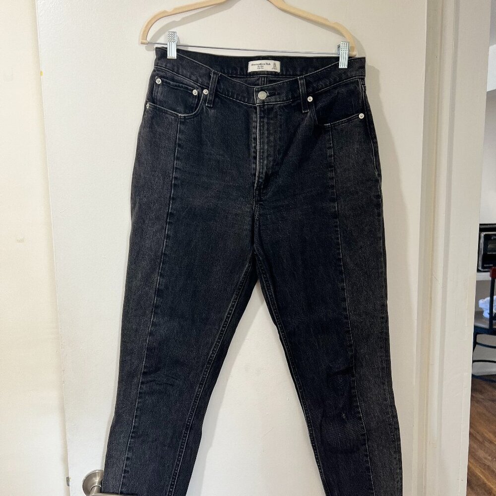 ✨ Abercrombie & Fitch The Mom High Rise Jeans – Size 31/12 Long ✨